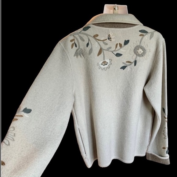 Icelandic Design Zippered Creme /White Appliquéd Sweater Jacket, Size Small. - Picture 4 of 7